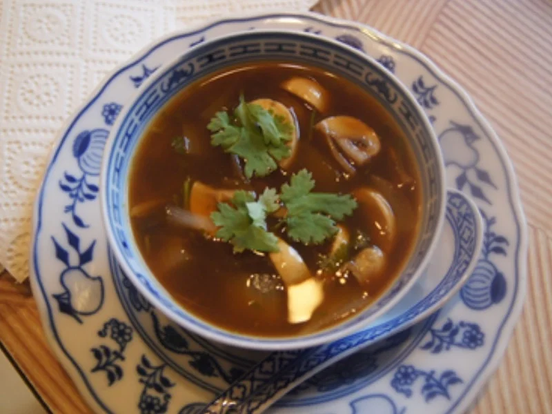 Tom Yum Suppe mit Garnelen, Zwiebel und Champignons - Rezept - Bild Nr. 17235