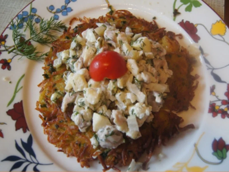 Matjessalat auf Rösti - Rezept - Bild Nr. 17226
