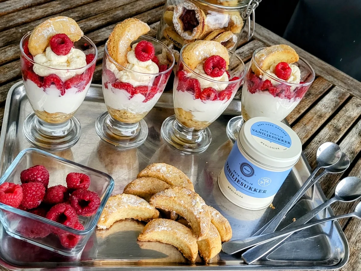 Rezept: BiNe` S VANILLEKIPFERL HIMBEER DESSERT Bild Nr. 17227 BiNe` S VANILLEKIPFERL HIMBEER DESSERT - Rezept - Bild Nr. 17227