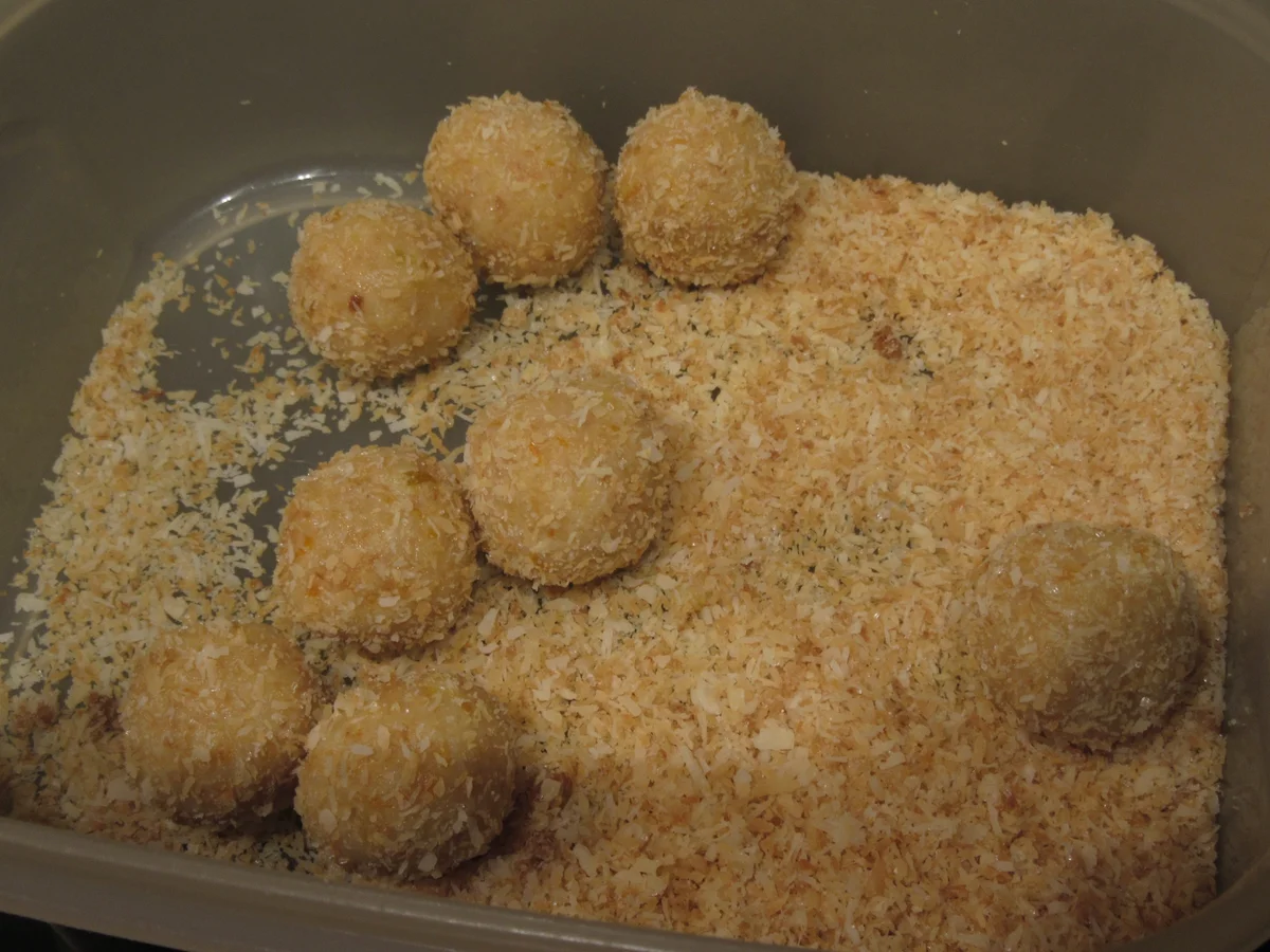 Rezept: Konfekt: Orangen-Kokos-Kugeln Bild Nr. 17235 Konfekt: Orangen-Kokos-Kugeln - Rezept - Bild Nr. 17235
