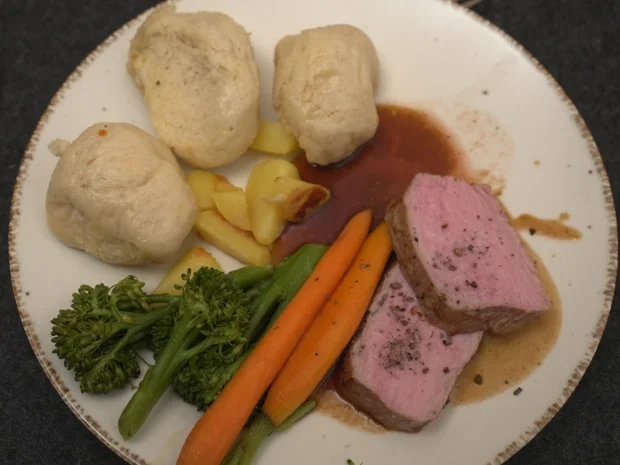 Rezept: Gangene Knöpfli mit Milchkalbsrücken an Karöttchen und wildem Brokkoli Bild Nr. 2 Gangene Knöpfli mit Milchkalbsrücken an Karöttchen und wildem Brokkoli - Rezept - Bild Nr. 2