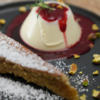 Rosmarin-Panna cotta mit Himbeer-Vanille-Sauce und Pistazienkuchen - Rezept - Bild Nr. 17228