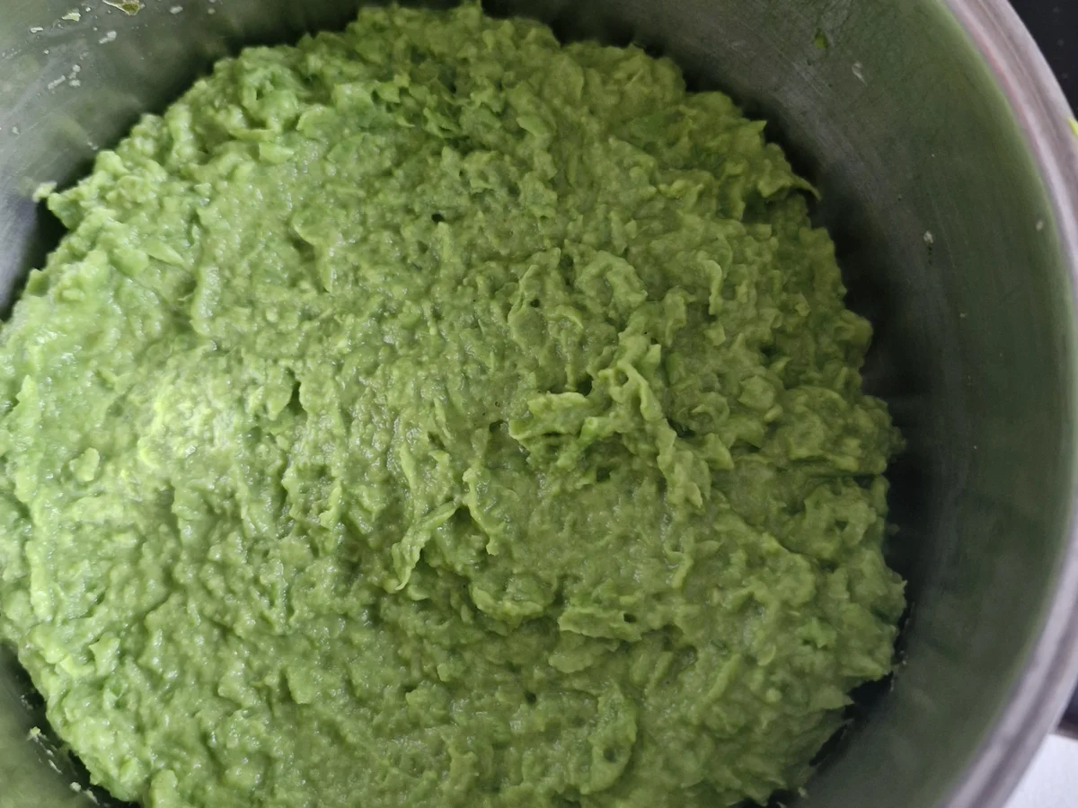 Jacobsmuscheln mit Erbsenpüree und Vanille-Beurre Blanc - Rezept - Bild Nr. 17233