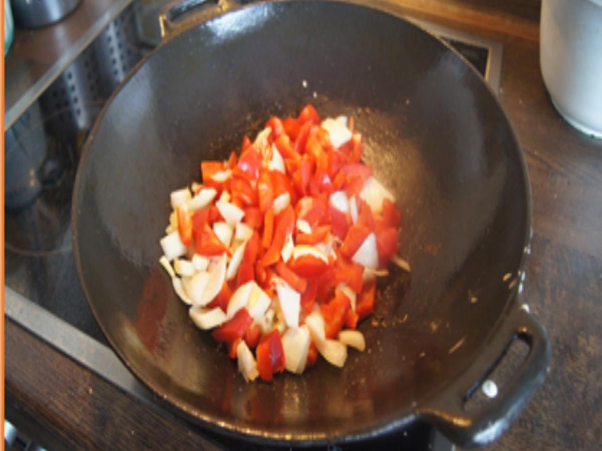 Knusperfisch auf Paprika-Zwiebel-Gemüse süß-sauer - Rezept - Bild Nr. 14