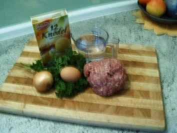 Rezept: Abgeschmelzte Knödel mit Hackfüllung Bild Nr. 2 Abgeschmelzte Knödel mit Hackfüllung - Rezept - Bild Nr. 2