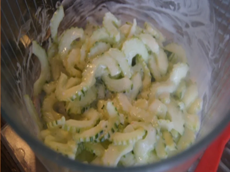 Gebratener Seelachs mit Dillsauce, Gurkensalat und Drillingen - Rezept - Bild Nr. 17255