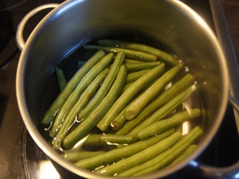 Rezept: Matjesfiletsalat mit Buschbohnen, Röstzwiebeln und Pellkartoffeln Bild Nr. 15 Matjesfiletsalat mit Buschbohnen, Röstzwiebeln und Pellkartoffeln - Rezept - Bild Nr. 15