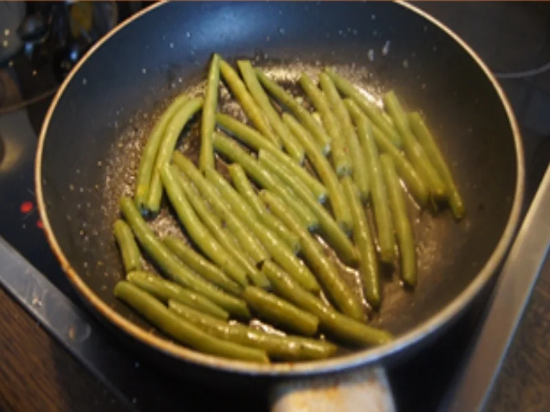 Rezept: Matjesfiletsalat mit Buschbohnen, Röstzwiebeln und Pellkartoffeln Bild Nr. 16 Matjesfiletsalat mit Buschbohnen, Röstzwiebeln und Pellkartoffeln - Rezept - Bild Nr. 16