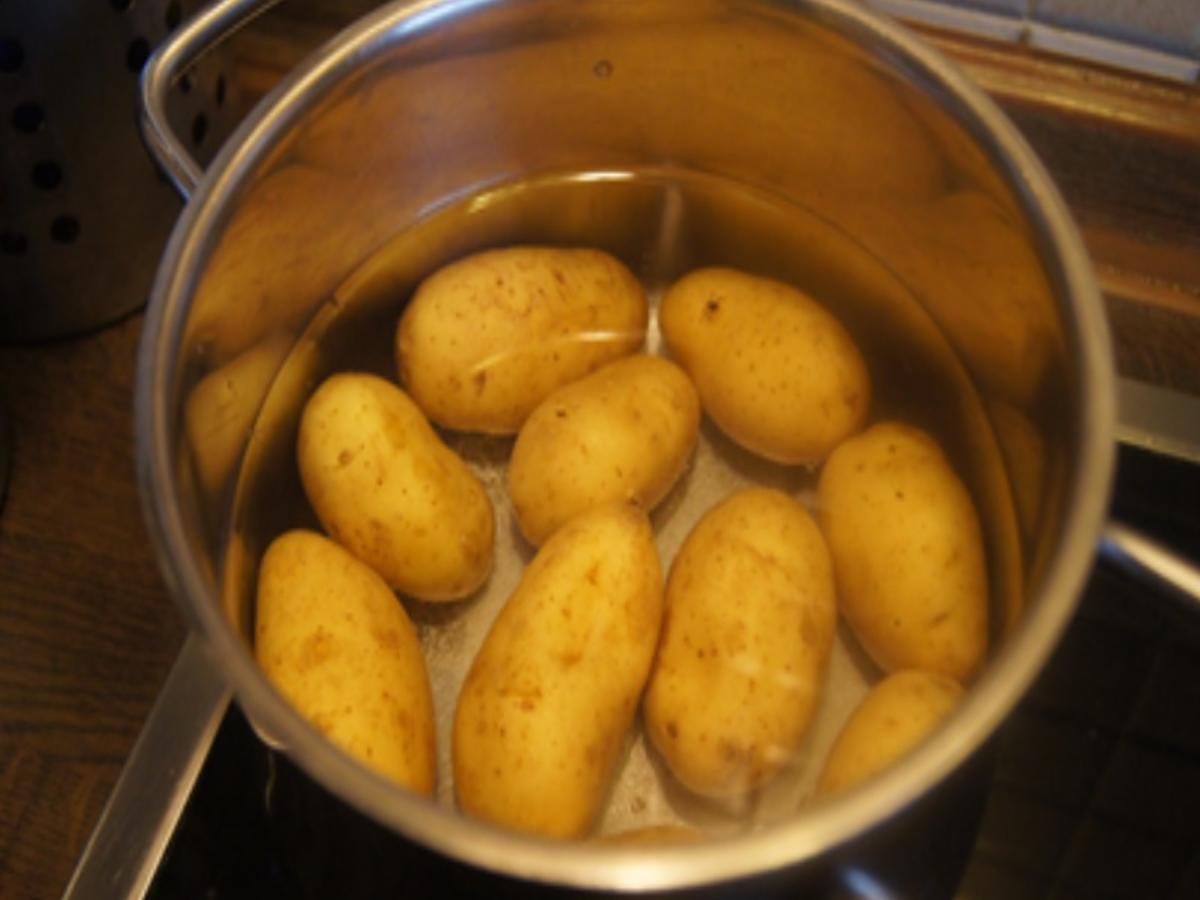 Matjesfiletsalat mit Buschbohnen, Röstzwiebeln und Pellkartoffeln - Rezept - Bild Nr. 23