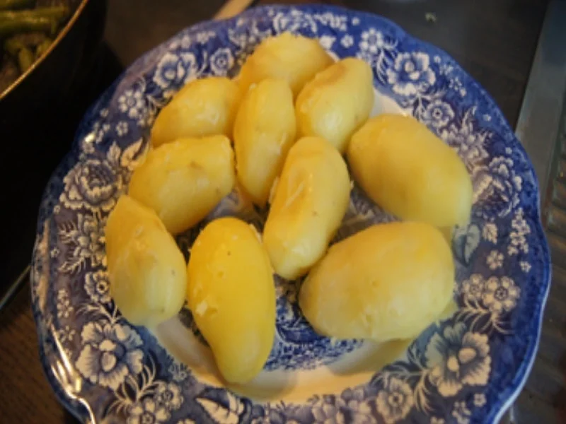 Rezept: Matjesfiletsalat mit Buschbohnen, Röstzwiebeln und Pellkartoffeln Bild Nr. 25 Matjesfiletsalat mit Buschbohnen, Röstzwiebeln und Pellkartoffeln - Rezept - Bild Nr. 25