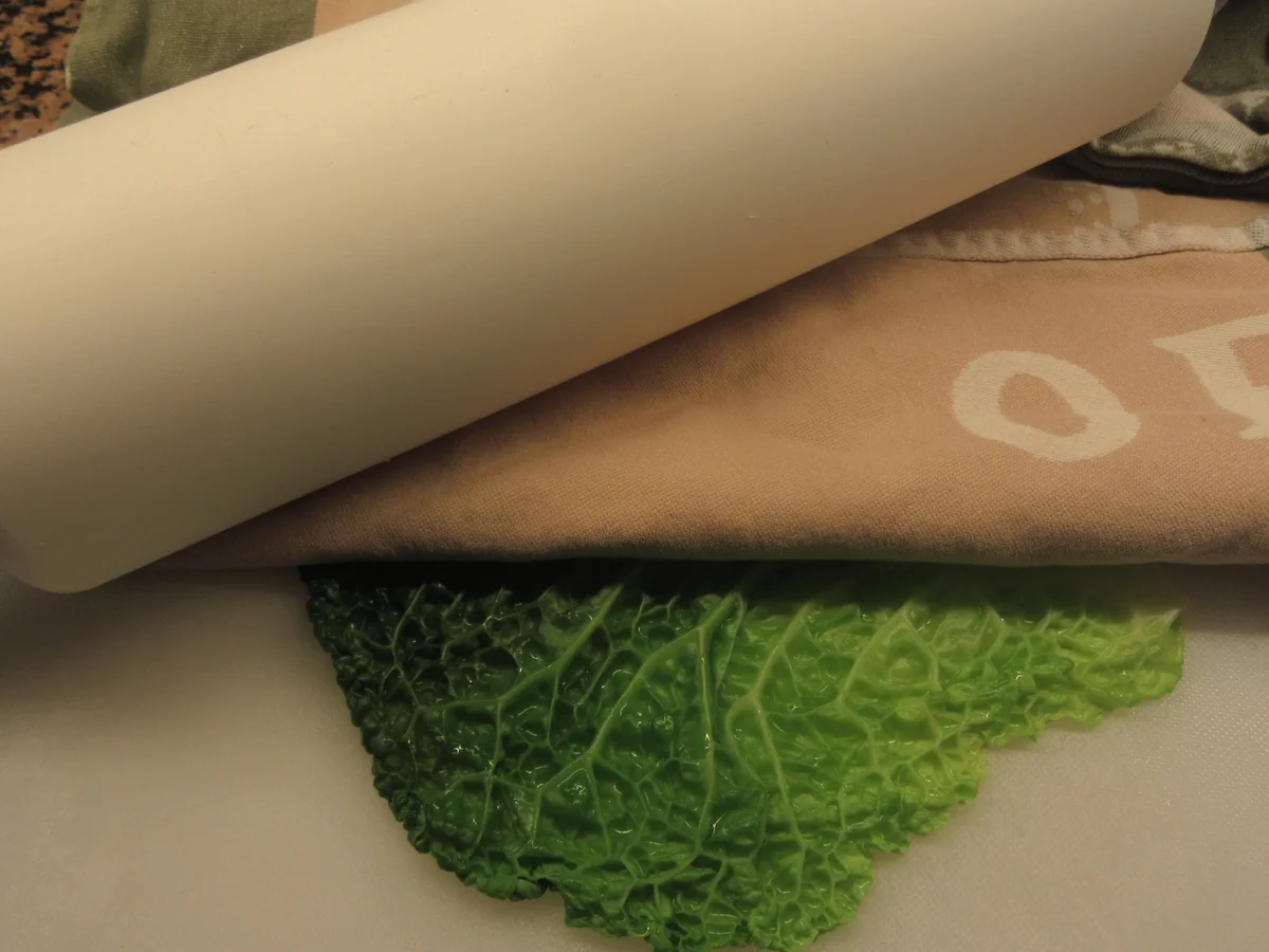 Rezept: Gemüse: Wirsingroulade auf rotem Zwiebelmus Bild Nr. 17246 Gemüse: Wirsingroulade auf rotem Zwiebelmus - Rezept - Bild Nr. 17246