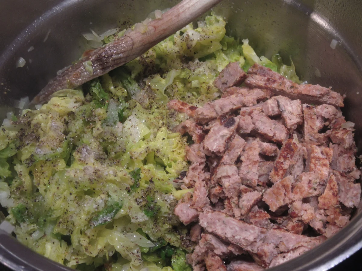 Rezept: Gemüse: Wirsingroulade auf rotem Zwiebelmus Bild Nr. 17248 Gemüse: Wirsingroulade auf rotem Zwiebelmus - Rezept - Bild Nr. 17248