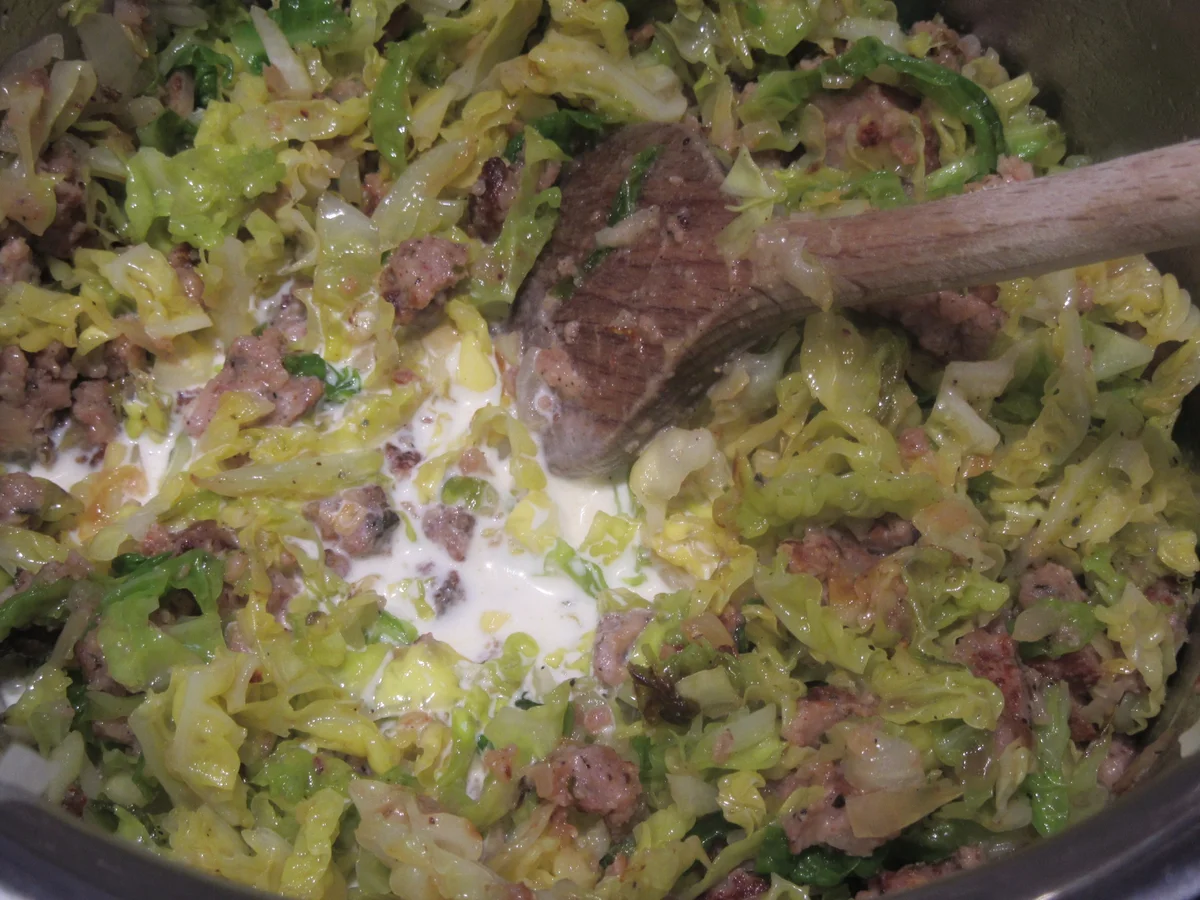 Rezept: Gemüse: Wirsingroulade auf rotem Zwiebelmus Bild Nr. 17249 Gemüse: Wirsingroulade auf rotem Zwiebelmus - Rezept - Bild Nr. 17249