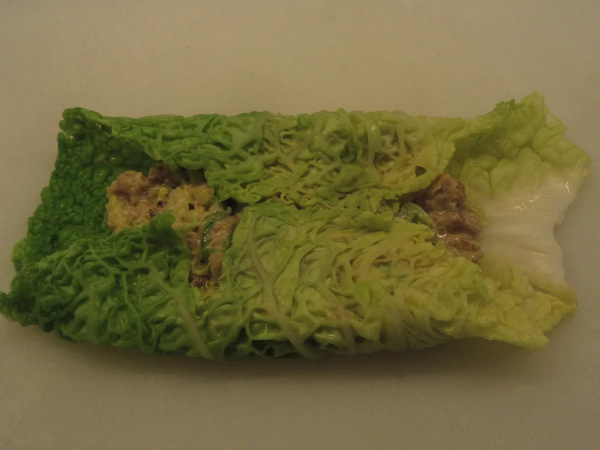 Rezept: Gemüse: Wirsingroulade auf rotem Zwiebelmus Bild Nr. 17251 Gemüse: Wirsingroulade auf rotem Zwiebelmus - Rezept - Bild Nr. 17251