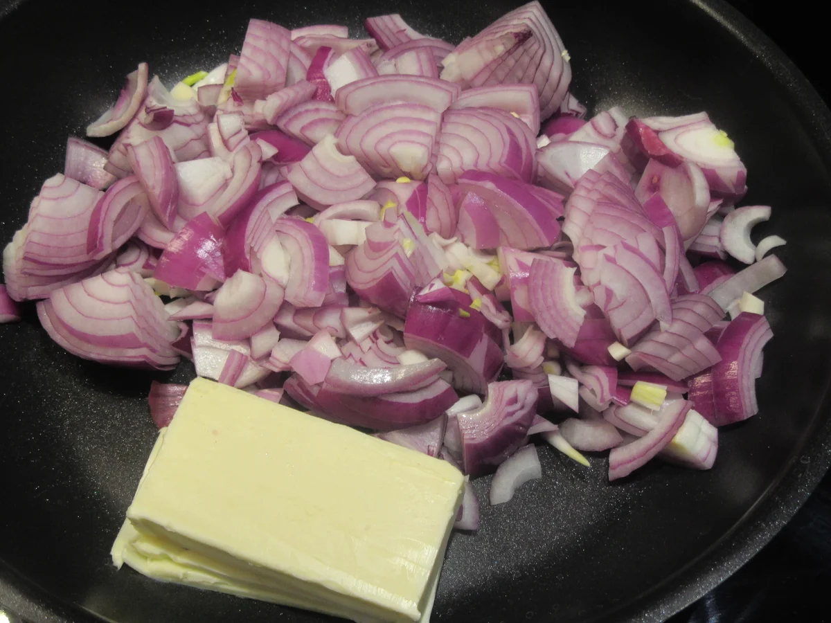 Rezept: Gemüse: Wirsingroulade auf rotem Zwiebelmus Bild Nr. 17254 Gemüse: Wirsingroulade auf rotem Zwiebelmus - Rezept - Bild Nr. 17254