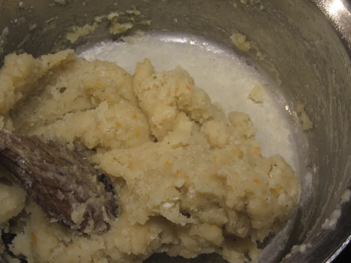 Rezept: Gemüse: Wirsingroulade auf rotem Zwiebelmus Bild Nr. 17258 Gemüse: Wirsingroulade auf rotem Zwiebelmus - Rezept - Bild Nr. 17258