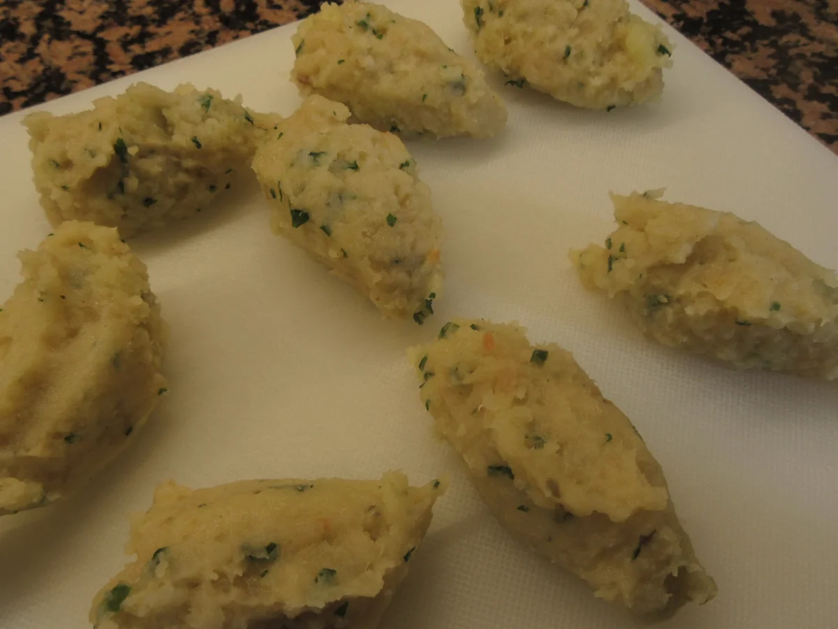 Rezept: Gemüse: Wirsingroulade auf rotem Zwiebelmus Bild Nr. 17273 Gemüse: Wirsingroulade auf rotem Zwiebelmus - Rezept - Bild Nr. 17273