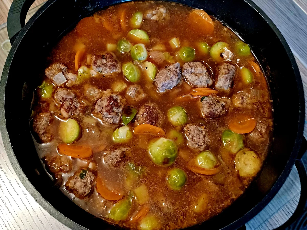 Rezept: Rosenkohleintopf mit Hackbällchen Bild Nr. 2 Rosenkohleintopf mit Hackbällchen - Rezept - Bild Nr. 2