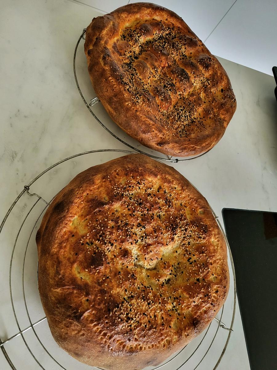 Türkisches Fladenbrot (Ramazan pidesi) - Rezept - Bild Nr. 17264