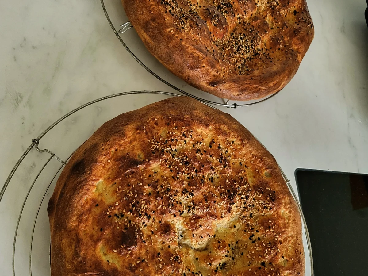 Türkisches Fladenbrot (Ramazan pidesi) - Rezept - Bild Nr. 17264