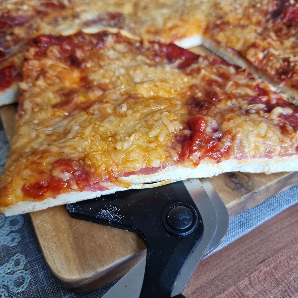 Pizza mit Trüffel -Salami - Rezept - Bild Nr. 17261