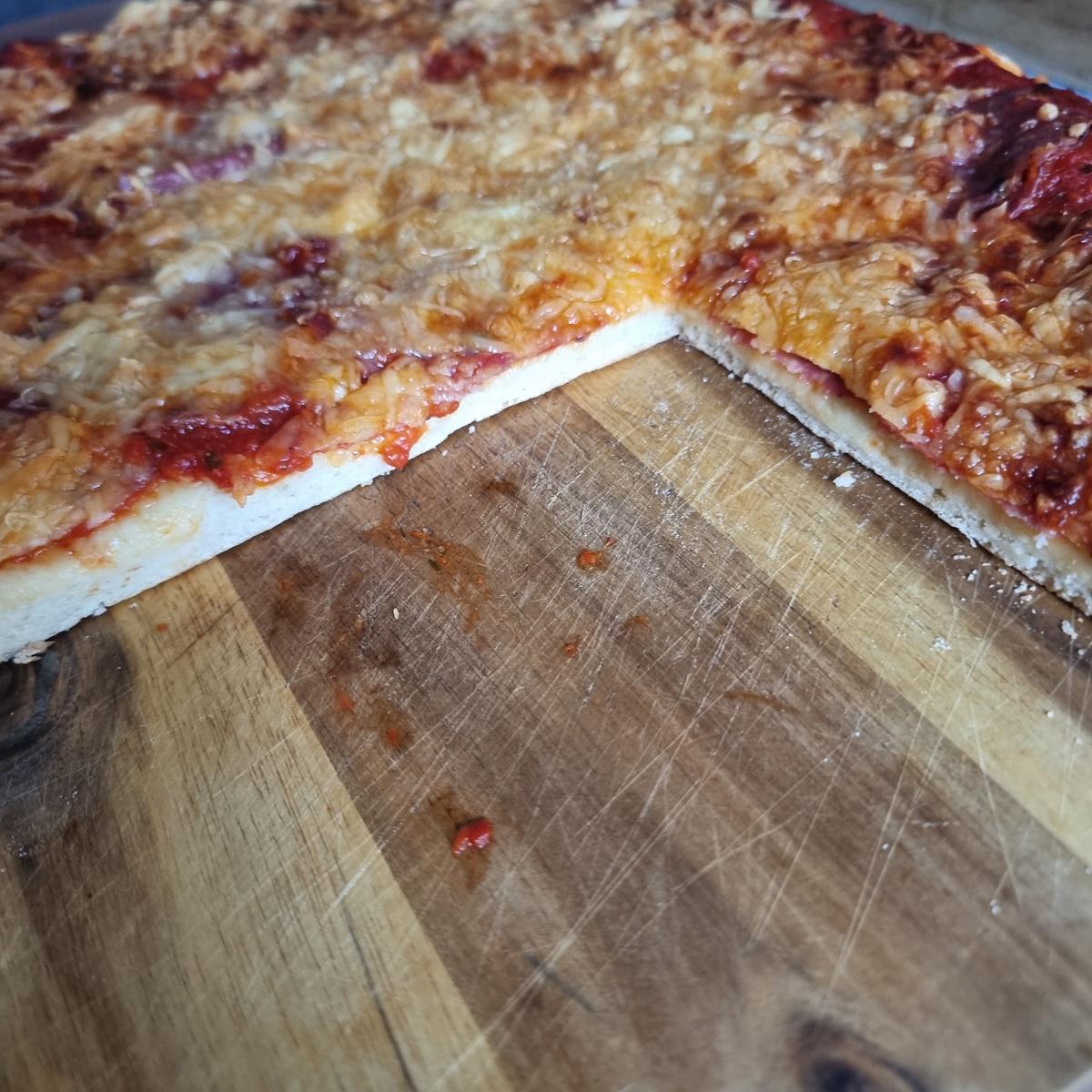 Pizza mit Trüffel -Salami - Rezept - Bild Nr. 17270