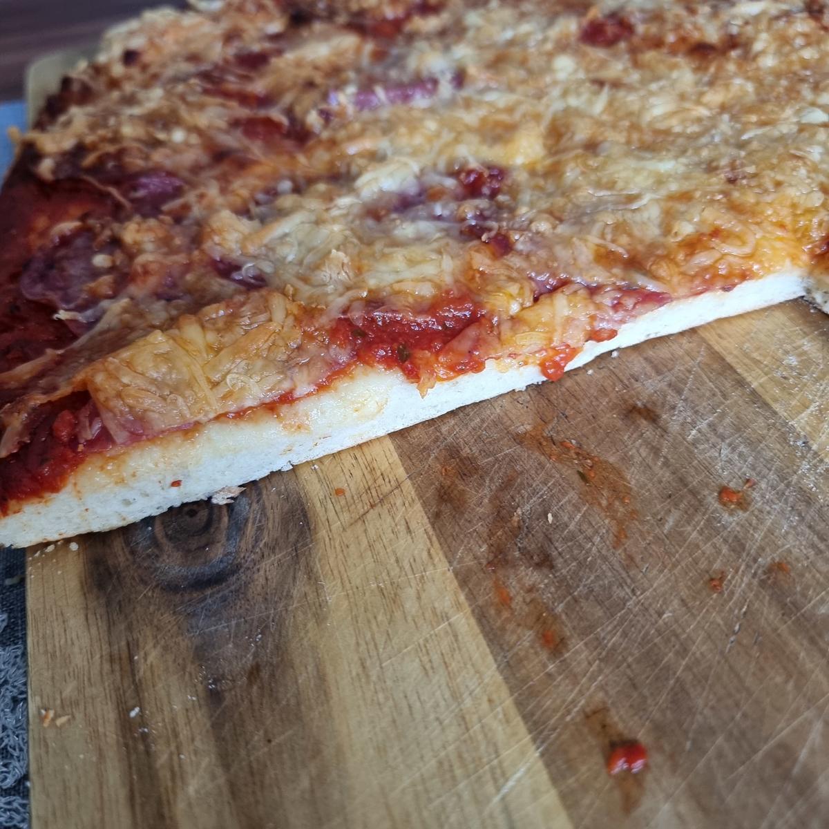 Pizza mit Trüffel -Salami - Rezept - Bild Nr. 17271