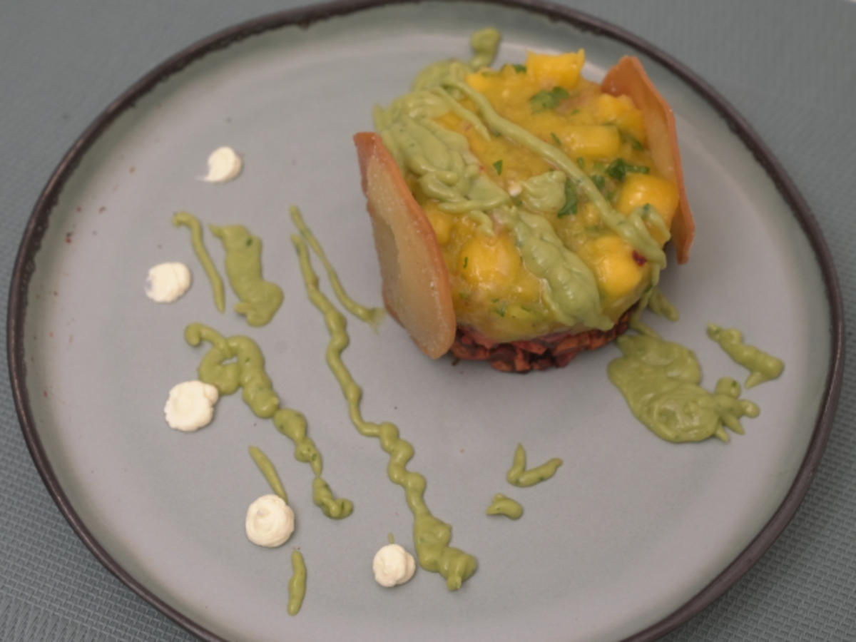 Taco mit Tofu-Lachs, Avocado und Mangosalat - Rezept - Bild Nr. 17261