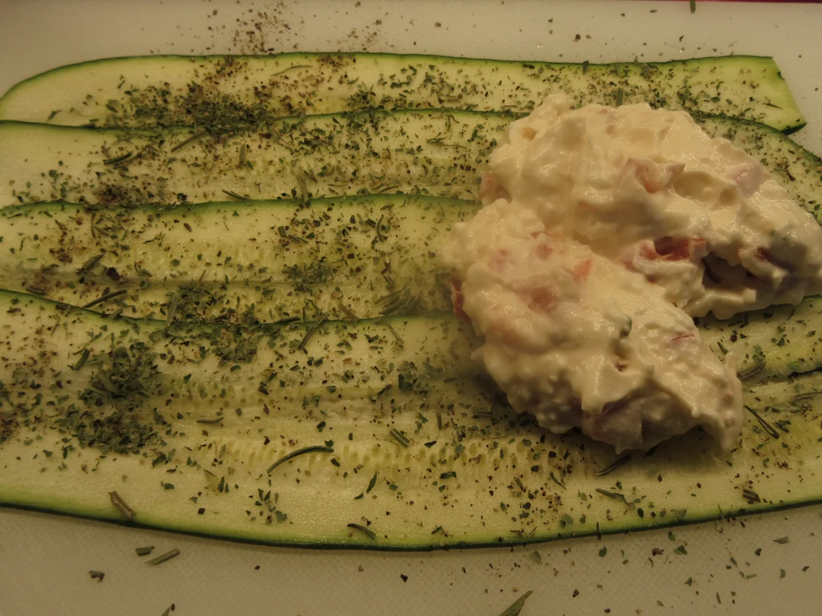 Gemüse: Zucchinirouladen mit Käsefüllung - Rezept - Bild Nr. 17264