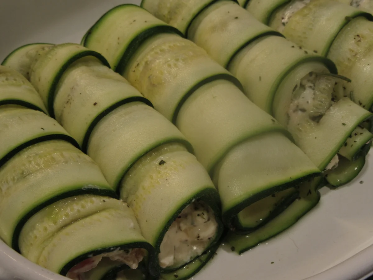 Gemüse: Zucchinirouladen mit Käsefüllung - Rezept - Bild Nr. 17265