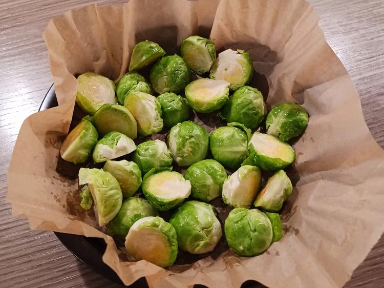 Gebackener Rosenkohl mit Senfsoße - schnell & einfach - von Gitto Gebackener Rosenkohl mit Senfsoße - schnell & einfach - von Gitto