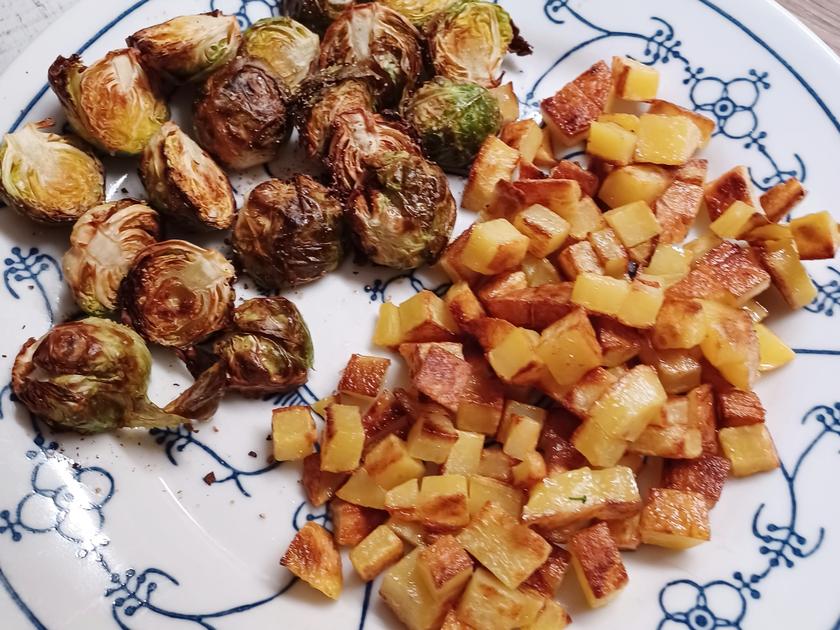 Gebackener Rosenkohl mit Senfsoße - schnell & einfach - von Gitto Gebackener Rosenkohl mit Senfsoße - schnell & einfach - von Gitto