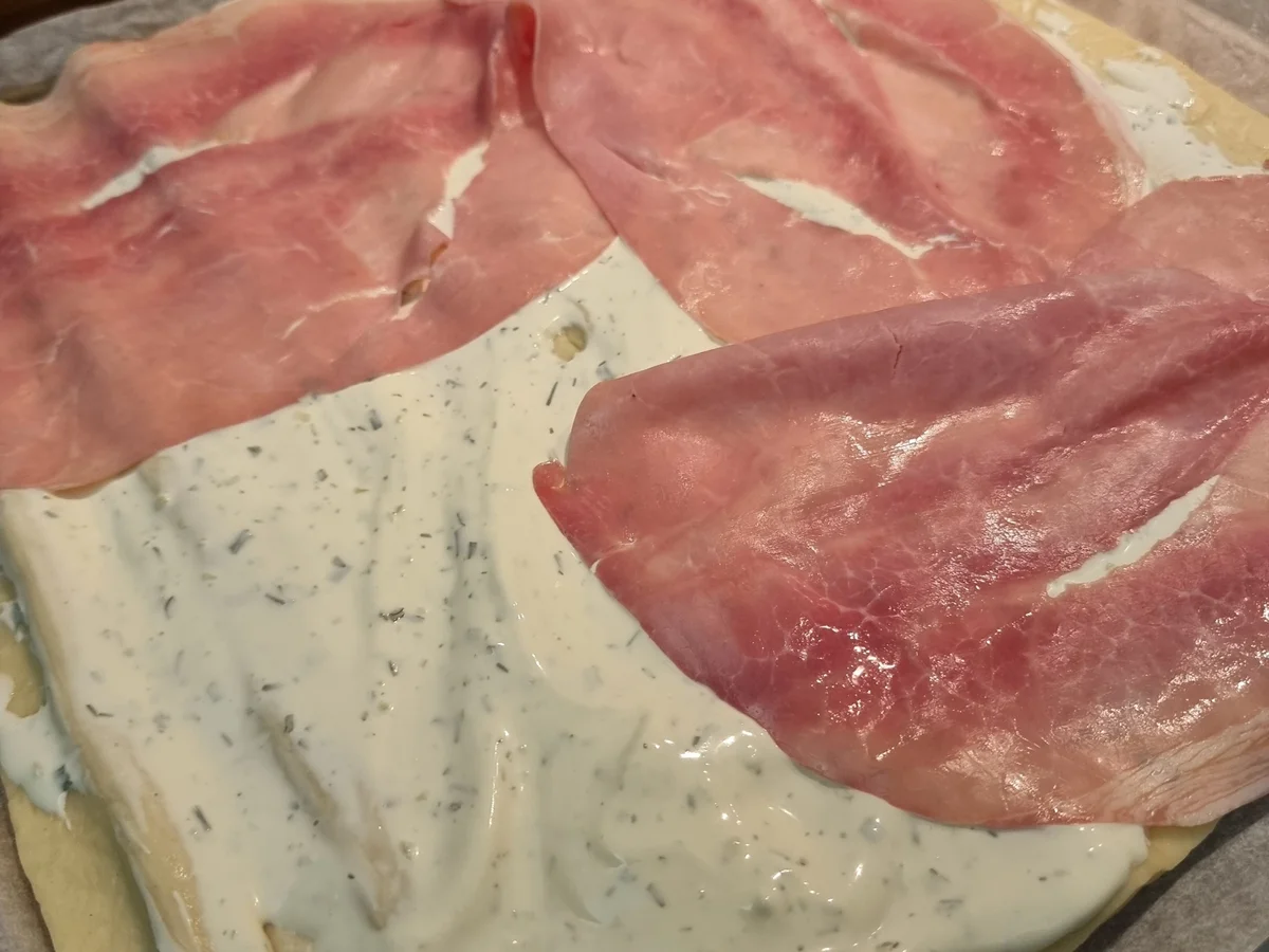 Pizza-Schnecken mit Schinken und Käse gefüllt - Rezept - Bild Nr. 17263