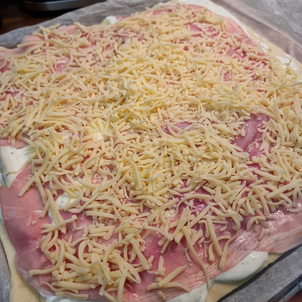 Pizza-Schnecken mit Schinken und Käse gefüllt - Rezept - Bild Nr. 17264