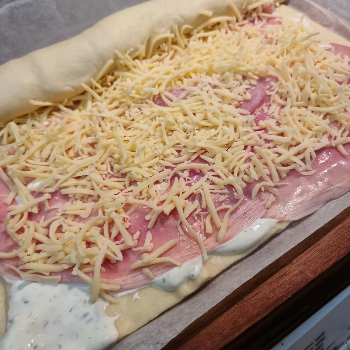 Pizza-Schnecken mit Schinken und Käse gefüllt - Rezept - Bild Nr. 17265