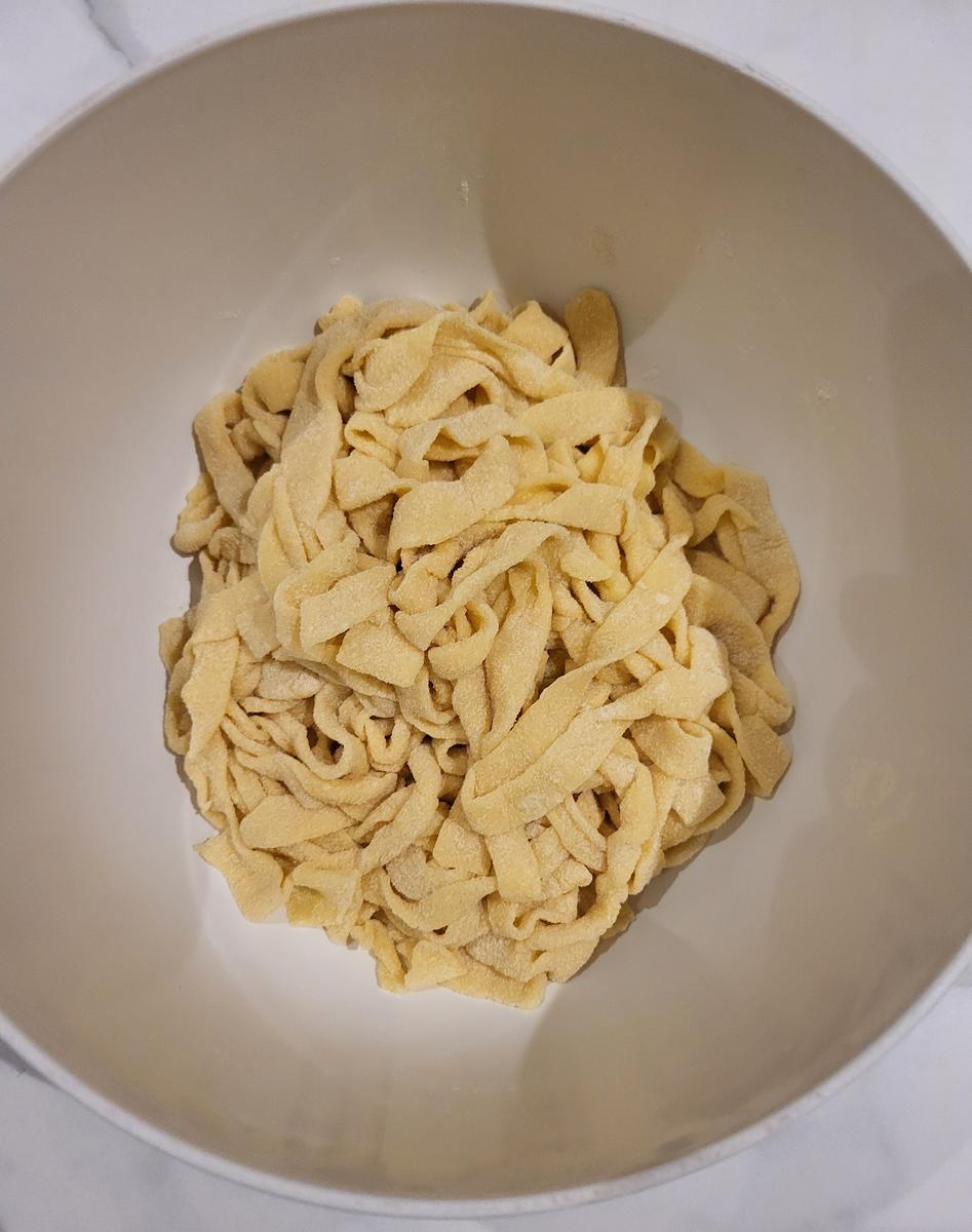 Garnelen in Knoblauch-Olivenöl mit hausgemachter Pasta - Rezept - Bild Nr. 17262