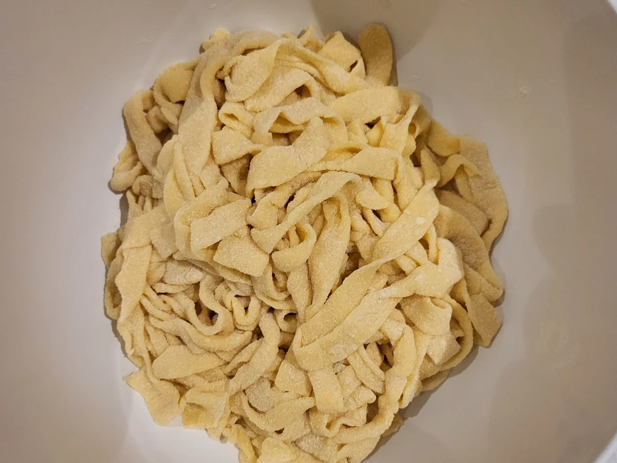 Garnelen in Knoblauch-Olivenöl mit hausgemachter Pasta - Rezept - Bild Nr. 17262