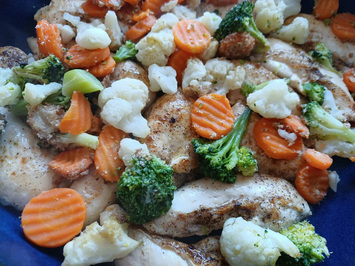 Rezept: Hähnchenfilet mit Blumenkohl überbacken Bild Nr. 17267 Hähnchenfilet mit Blumenkohl überbacken - Rezept - Bild Nr. 17267