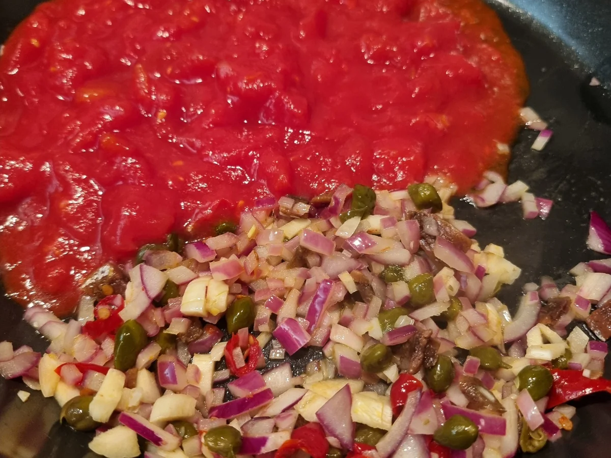 Spaghetti alla puttanesca "nach Hurenart" - Rezept - Bild Nr. 17264