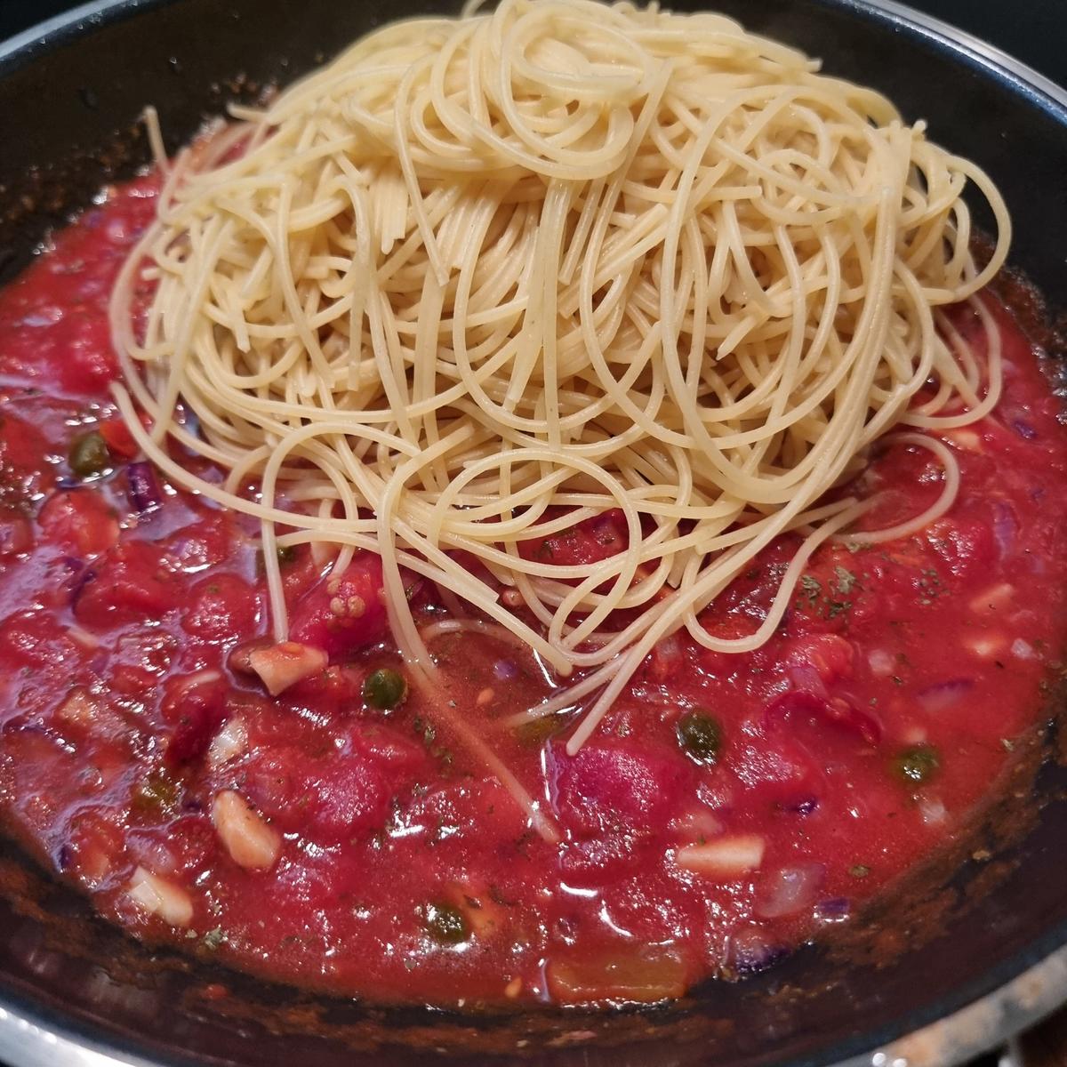 Spaghetti alla puttanesca "nach Hurenart" - Rezept - Bild Nr. 17269