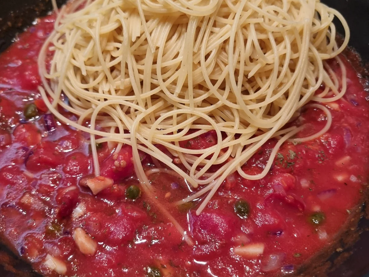 Spaghetti alla puttanesca "nach Hurenart" - Rezept - Bild Nr. 17269