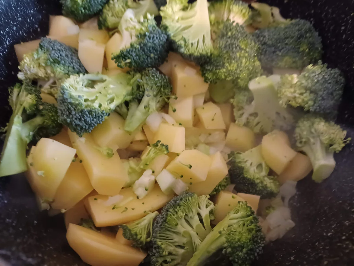 Rezept: Brokkoli - Kartoffelsuppe Bild Nr. 17262 Brokkoli - Kartoffelsuppe - Rezept - Bild Nr. 17262