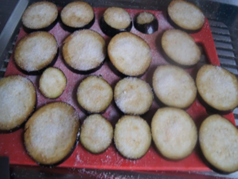 Rezept: Aubergine-Tomaten-Hackfleisch-Gratin Bild Nr. 4 Aubergine-Tomaten-Hackfleisch-Gratin - Rezept - Bild Nr. 4