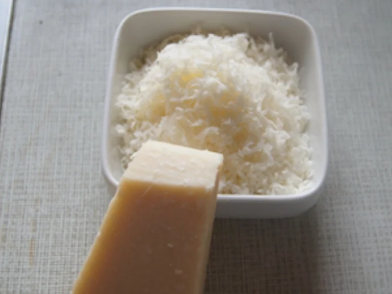 Rezept: Aubergine-Tomaten-Hackfleisch-Gratin Bild Nr. 12 Aubergine-Tomaten-Hackfleisch-Gratin - Rezept - Bild Nr. 12