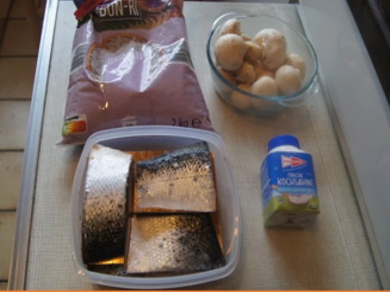 Rezept: Lachsfilet mit Rahmchampignons und Basmatireis Bild Nr. 17263 Lachsfilet mit Rahmchampignons und Basmatireis - Rezept - Bild Nr. 17263