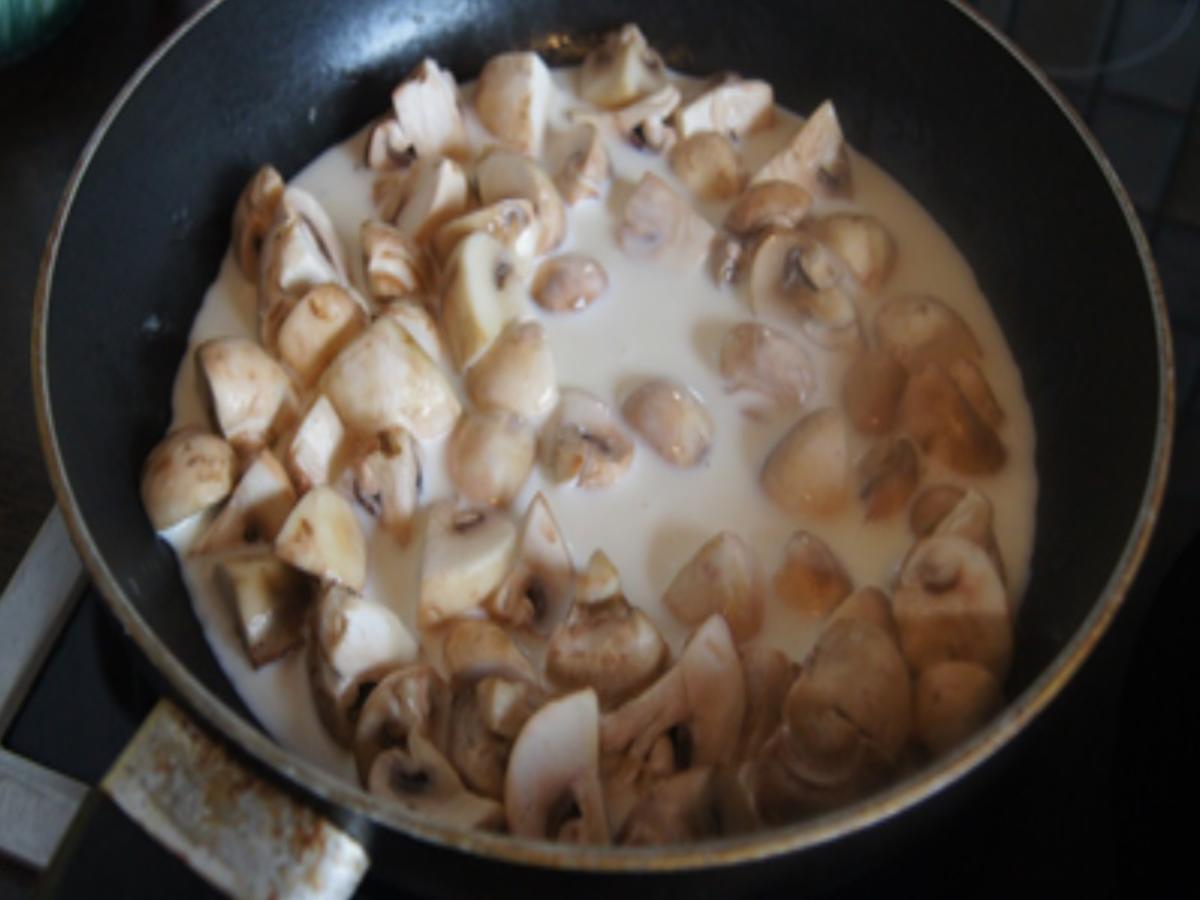 Lachsfilet mit Rahmchampignons und Basmatireis - Rezept - Bild Nr. 17269