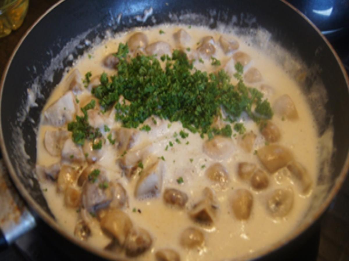 Lachsfilet mit Rahmchampignons und Basmatireis - Rezept - Bild Nr. 17270