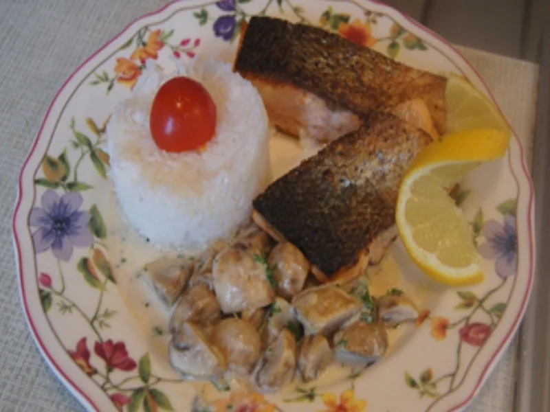 Rezept: Lachsfilet mit Rahmchampignons und Basmatireis Bild Nr. 17271 Lachsfilet mit Rahmchampignons und Basmatireis - Rezept - Bild Nr. 17271