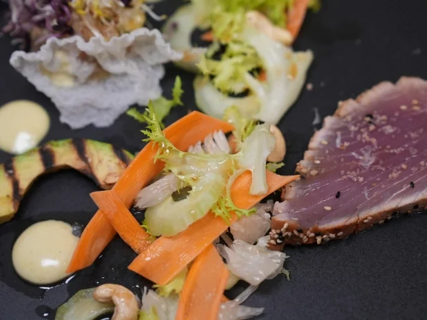 Rezept: Thunfisch-Avocado-Tatar mit Reispapier-Chip und Wasabi-Mayonnaise Bild Nr. 17262 Thunfisch-Avocado-Tatar mit Reispapier-Chip und Wasabi-Mayonnaise - Rezept - Bild Nr. 17262