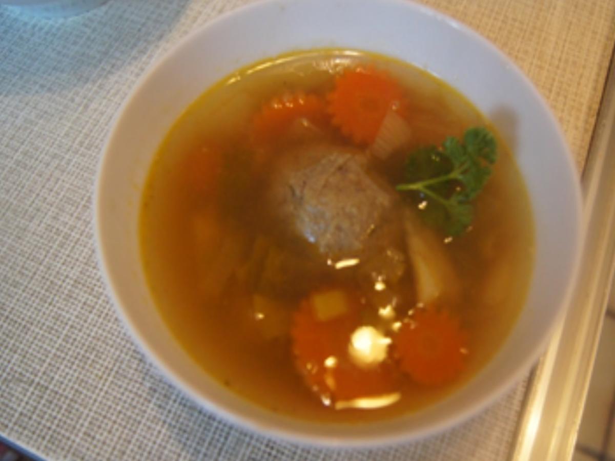 Leberknödelsuppe mit Gemüse - Rezept mit Bild - kochbar.de